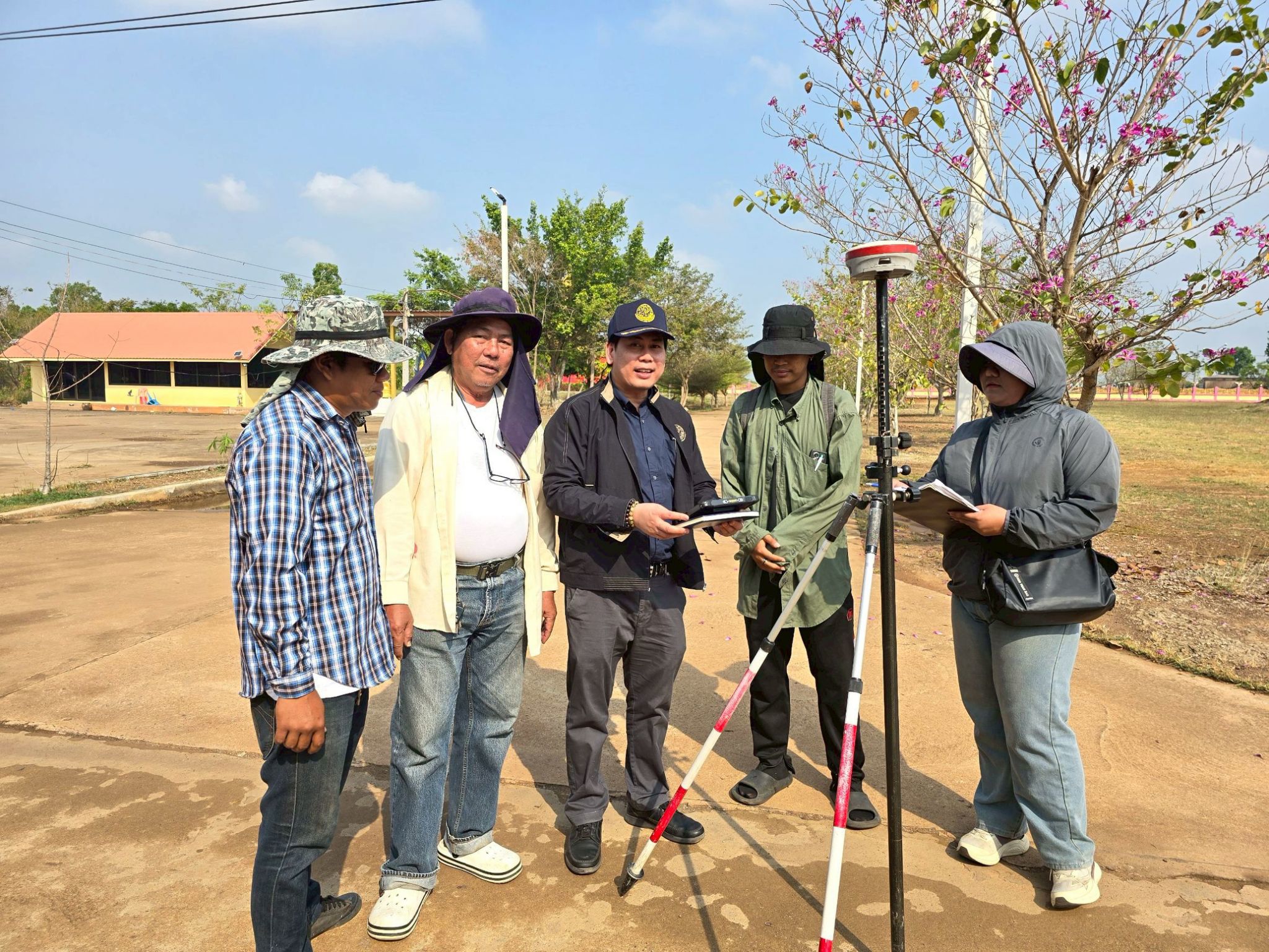 title - วันพุธที่ 21 มกราคม 2569 เวลา 10.00 น. นายวิทูล ประดิษฐบุญ ปฏิรูปที่ดินจังหวัดปราจีนบุรี  และเจ้าหน้าที่ ส.ป.ก. ปราจีนบุรี ลงพื้นที่ตรวจสอบพื้นที่ขอใช้ที่ดินในเขตปฏิรูปที่ดิน  ณ อำเภอนาดี และอำเภอกบินทร์บุรี จังหวัดปราจีนบุรี
